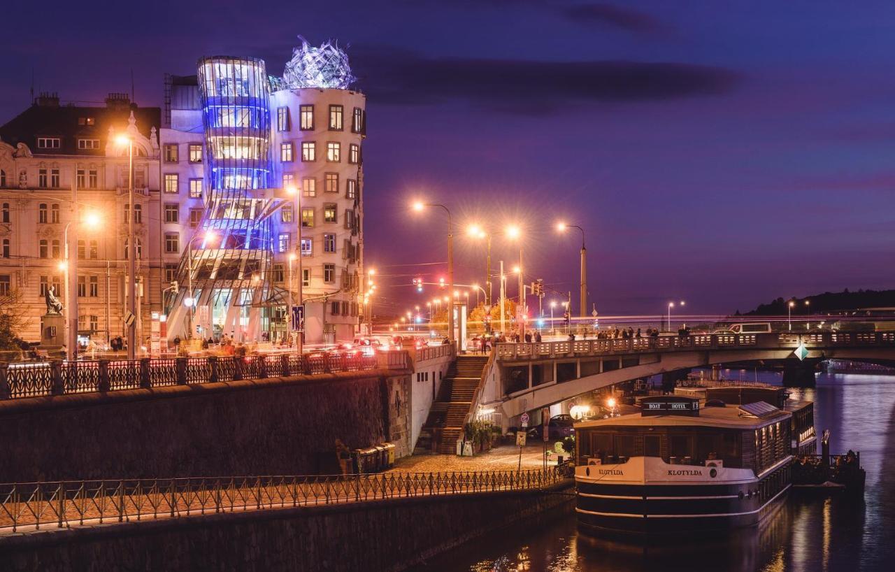 Dancing House - Tancici Dum Hotel Prague Exterior photo